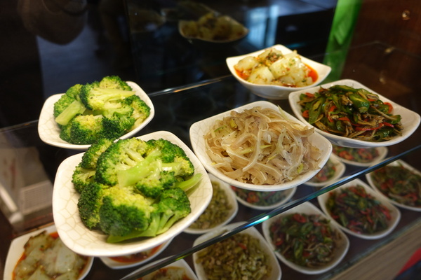 極味棧抄手麵食(永貞店):(胖樺食記)永和美食「極味棧抄手麵食」,永貞路上的平價麵店,紅油抄手麵/ 川味擔擔麵/魚香紹子麵/香菇雞片麵/紅燒獅子頭麵