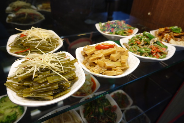 極味棧抄手麵食(永貞店):(胖樺食記)永和美食「極味棧抄手麵食」,永貞路上的平價麵店,紅油抄手麵/ 川味擔擔麵/魚香紹子麵/香菇雞片麵/紅燒獅子頭麵