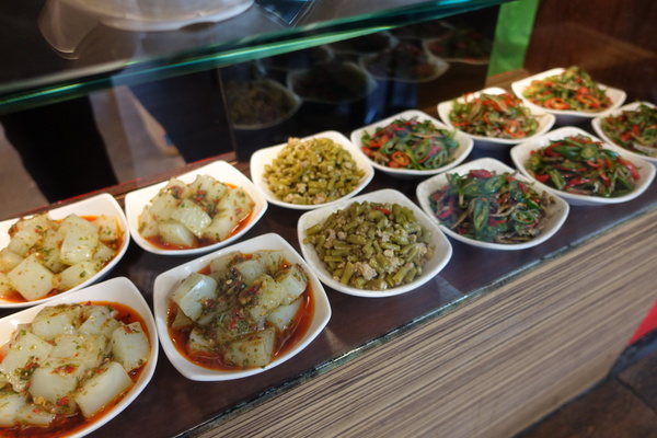 極味棧抄手麵食(永貞店):(胖樺食記)永和美食「極味棧抄手麵食」,永貞路上的平價麵店,紅油抄手麵/ 川味擔擔麵/魚香紹子麵/香菇雞片麵/紅燒獅子頭麵