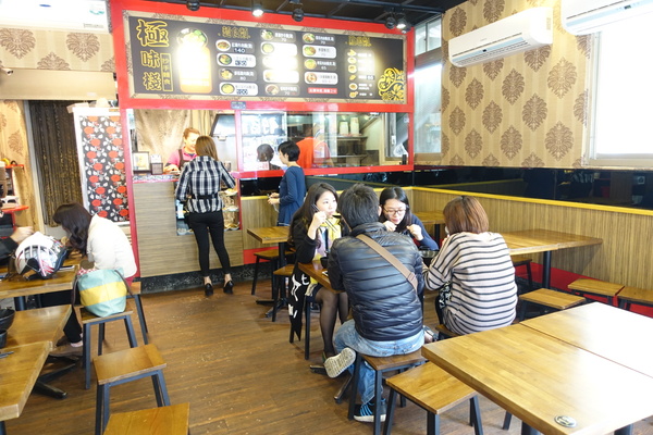 極味棧抄手麵食(永貞店):(胖樺食記)永和美食「極味棧抄手麵食」,永貞路上的平價麵店,紅油抄手麵/ 川味擔擔麵/魚香紹子麵/香菇雞片麵/紅燒獅子頭麵