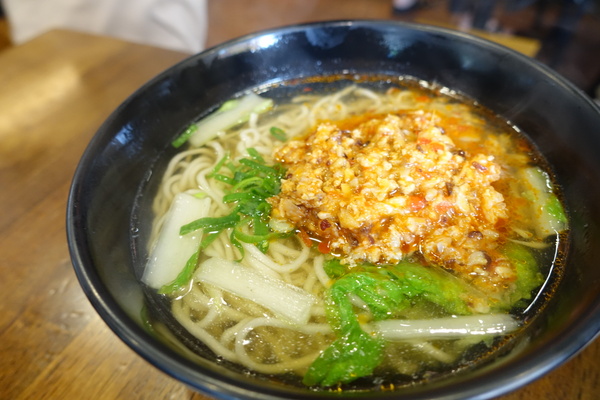 極味棧抄手麵食(永貞店):(胖樺食記)永和美食「極味棧抄手麵食」,永貞路上的平價麵店,紅油抄手麵/ 川味擔擔麵/魚香紹子麵/香菇雞片麵/紅燒獅子頭麵