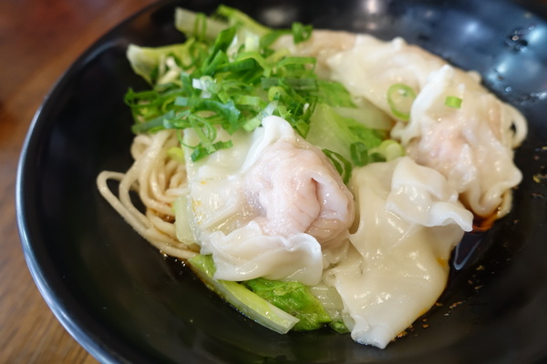 極味棧抄手麵食(永貞店):(胖樺食記)永和美食「極味棧抄手麵食」,永貞路上的平價麵店,紅油抄手麵/ 川味擔擔麵/魚香紹子麵/香菇雞片麵/紅燒獅子頭麵