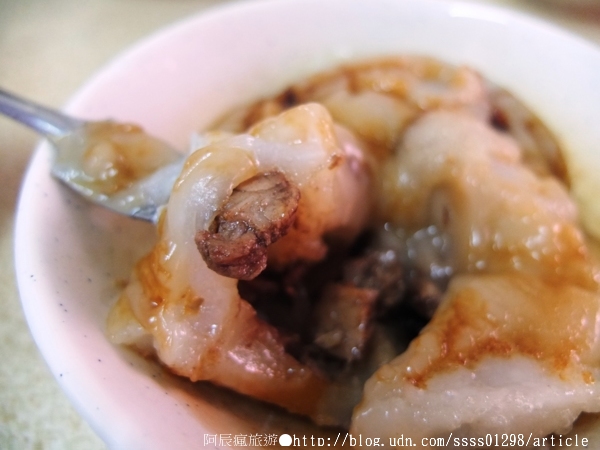 東山肉圓:【美食特搜。台南東山區】東山肉圓。70年正宗祖傳老店 傳承三代 鹹香十足肉圓搭配20元綜合湯 好激推!!