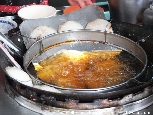 東山肉圓:【美食特搜。台南東山區】東山肉圓。70年正宗祖傳老店 傳承三代 鹹香十足肉圓搭配20元綜合湯 好激推!!