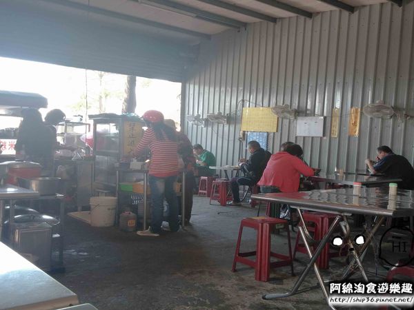 大有路無名米粉湯：【桃園小吃】大有路米粉湯(鐵皮屋米粉湯)-整口高湯香!!佛心來的米粉湯