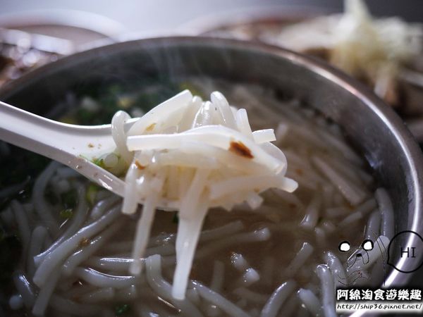 大有路無名米粉湯：【桃園小吃】大有路米粉湯(鐵皮屋米粉湯)-整口高湯香!!佛心來的米粉湯