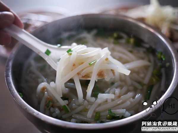 大有路無名米粉湯：【桃園小吃】大有路米粉湯(鐵皮屋米粉湯)-整口高湯香!!佛心來的米粉湯