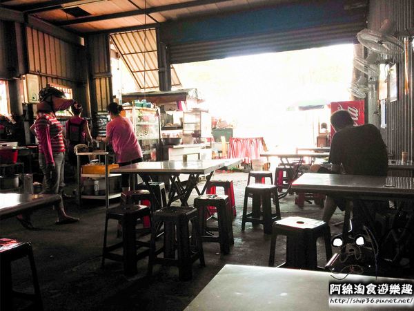 大有路無名米粉湯：【桃園小吃】大有路米粉湯(鐵皮屋米粉湯)-整口高湯香!!佛心來的米粉湯