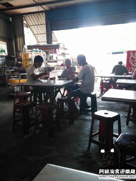 大有路無名米粉湯：【桃園小吃】大有路米粉湯(鐵皮屋米粉湯)-整口高湯香!!佛心來的米粉湯