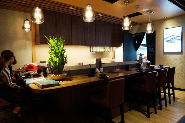 岩說精緻鍋物(台北南京店)：[南京三民] 岩說精緻鍋物: 星級食材.極究湯底的美味鍋物