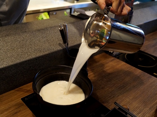 岩說精緻鍋物(台北南京店)：[南京三民] 岩說精緻鍋物: 星級食材.極究湯底的美味鍋物