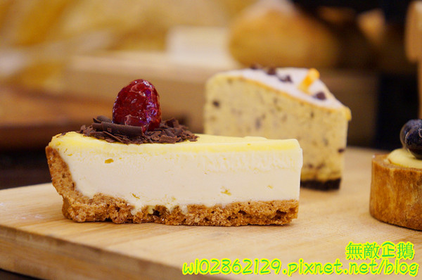 Mr. Deer:【台南-東區】平價x甜點...少女心裝潢~日本進口拿破崙麵粉/安佳無鹽奶油/義大利冷壓初榨橄欖油《Mr. Deer》