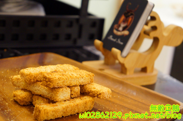 Mr. Deer:【台南-東區】平價x甜點...少女心裝潢~日本進口拿破崙麵粉/安佳無鹽奶油/義大利冷壓初榨橄欖油《Mr. Deer》