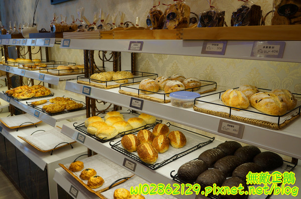 Mr. Deer:【台南-東區】平價x甜點...少女心裝潢~日本進口拿破崙麵粉/安佳無鹽奶油/義大利冷壓初榨橄欖油《Mr. Deer》