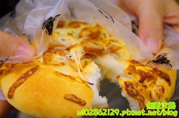 Mr. Deer:【台南-東區】平價x甜點...少女心裝潢~日本進口拿破崙麵粉/安佳無鹽奶油/義大利冷壓初榨橄欖油《Mr. Deer》