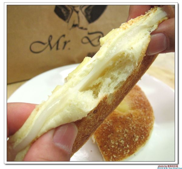 Mr. Deer：(台南東區。美食) Mr. Deer＿健康美味麵包店。真材實料。採用進口高級麵粉。獨家烘焙手法，讓麵包像會呼吸般蓬鬆。純粹美味吃的到!