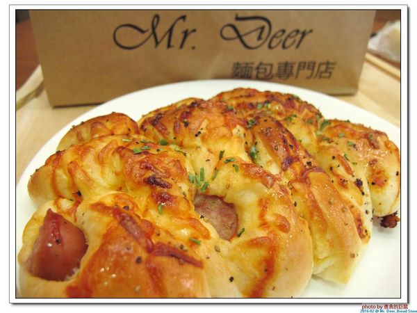 Mr. Deer：(台南東區。美食) Mr. Deer＿健康美味麵包店。真材實料。採用進口高級麵粉。獨家烘焙手法，讓麵包像會呼吸般蓬鬆。純粹美味吃的到!