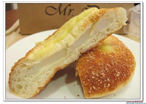 Mr. Deer：(台南東區。美食) Mr. Deer＿健康美味麵包店。真材實料。採用進口高級麵粉。獨家烘焙手法，讓麵包像會呼吸般蓬鬆。純粹美味吃的到!