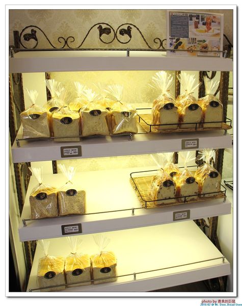 Mr. Deer：(台南東區。美食) Mr. Deer＿健康美味麵包店。真材實料。採用進口高級麵粉。獨家烘焙手法，讓麵包像會呼吸般蓬鬆。純粹美味吃的到!