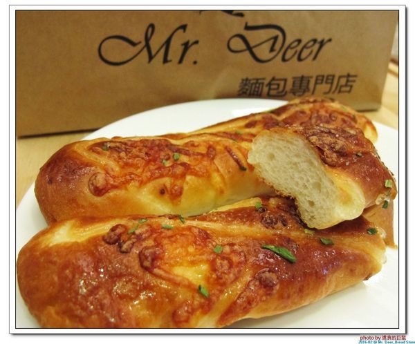 Mr. Deer：(台南東區。美食) Mr. Deer＿健康美味麵包店。真材實料。採用進口高級麵粉。獨家烘焙手法，讓麵包像會呼吸般蓬鬆。純粹美味吃的到!