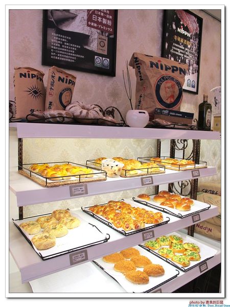 Mr. Deer：(台南東區。美食) Mr. Deer＿健康美味麵包店。真材實料。採用進口高級麵粉。獨家烘焙手法，讓麵包像會呼吸般蓬鬆。純粹美味吃的到!