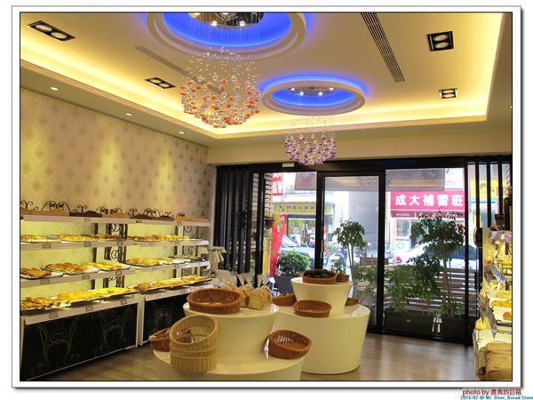 Mr. Deer：(台南東區。美食) Mr. Deer＿健康美味麵包店。真材實料。採用進口高級麵粉。獨家烘焙手法，讓麵包像會呼吸般蓬鬆。純粹美味吃的到!
