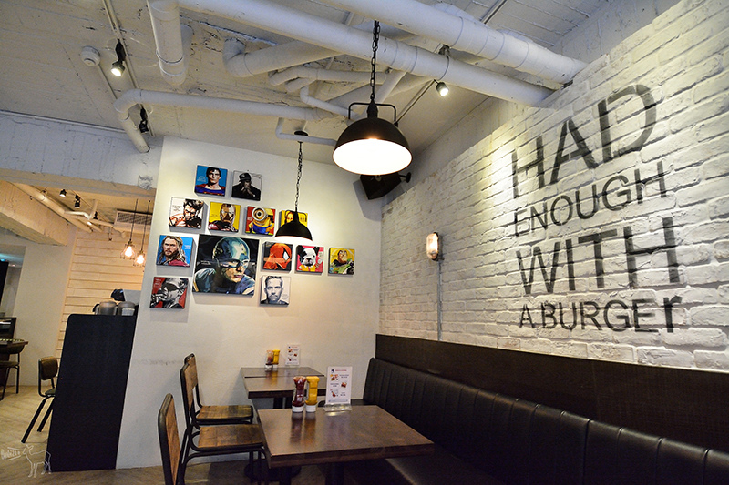 台北東區韓式烤肉泡菜堡:Triple A Burger 韓國來台,供應WIFI插座無服務費,捷運忠孝敦化站餐廳