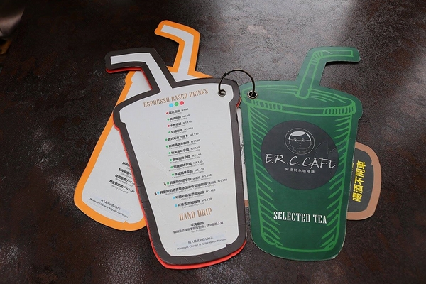 阿達阿永咖啡廳:【台北食記】ERC Cafe阿達阿永咖啡廳~女孩兒們別錯過.貨櫃屋玻璃餐廳/文青潮流兼具很適合拍MV或外拍場景