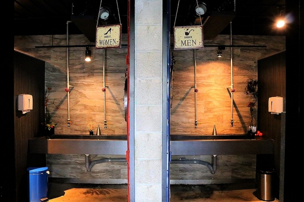 阿達阿永咖啡廳:【台北食記】ERC Cafe阿達阿永咖啡廳~女孩兒們別錯過.貨櫃屋玻璃餐廳/文青潮流兼具很適合拍MV或外拍場景