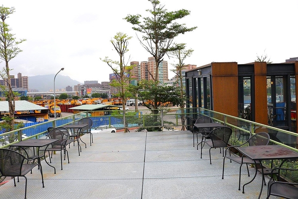 阿達阿永咖啡廳:【台北食記】ERC Cafe阿達阿永咖啡廳~女孩兒們別錯過.貨櫃屋玻璃餐廳/文青潮流兼具很適合拍MV或外拍場景