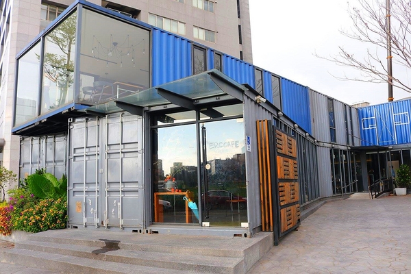 阿達阿永咖啡廳:【台北食記】ERC Cafe阿達阿永咖啡廳~女孩兒們別錯過.貨櫃屋玻璃餐廳/文青潮流兼具很適合拍MV或外拍場景