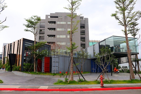 阿達阿永咖啡廳:【台北食記】ERC Cafe阿達阿永咖啡廳~女孩兒們別錯過.貨櫃屋玻璃餐廳/文青潮流兼具很適合拍MV或外拍場景