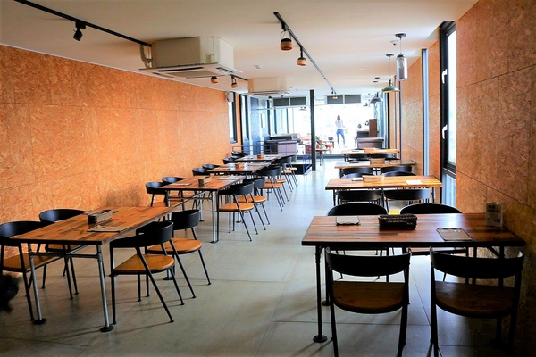 阿達阿永咖啡廳:【台北食記】ERC Cafe阿達阿永咖啡廳~女孩兒們別錯過.貨櫃屋玻璃餐廳/文青潮流兼具很適合拍MV或外拍場景