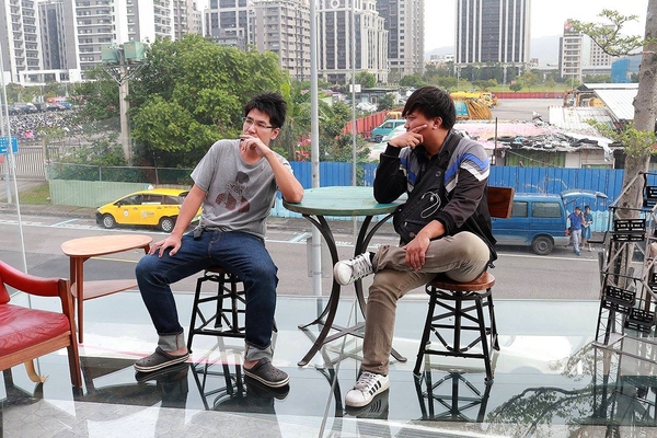 阿達阿永咖啡廳:【台北食記】ERC Cafe阿達阿永咖啡廳~女孩兒們別錯過.貨櫃屋玻璃餐廳/文青潮流兼具很適合拍MV或外拍場景