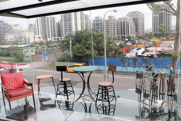 阿達阿永咖啡廳:【台北食記】ERC Cafe阿達阿永咖啡廳~女孩兒們別錯過.貨櫃屋玻璃餐廳/文青潮流兼具很適合拍MV或外拍場景