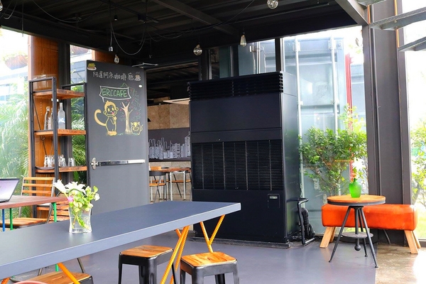 阿達阿永咖啡廳:【台北食記】ERC Cafe阿達阿永咖啡廳~女孩兒們別錯過.貨櫃屋玻璃餐廳/文青潮流兼具很適合拍MV或外拍場景