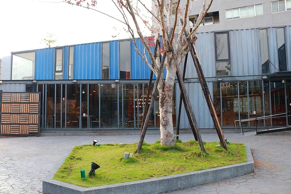 阿達阿永咖啡廳:【台北食記】ERC Cafe阿達阿永咖啡廳~女孩兒們別錯過.貨櫃屋玻璃餐廳/文青潮流兼具很適合拍MV或外拍場景