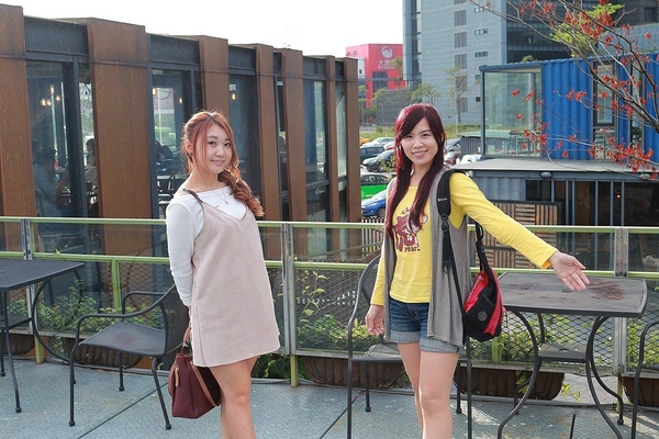 阿達阿永咖啡廳:【台北食記】ERC Cafe阿達阿永咖啡廳~女孩兒們別錯過.貨櫃屋玻璃餐廳/文青潮流兼具很適合拍MV或外拍場景