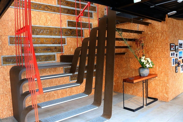 阿達阿永咖啡廳:【台北食記】ERC Cafe阿達阿永咖啡廳~女孩兒們別錯過.貨櫃屋玻璃餐廳/文青潮流兼具很適合拍MV或外拍場景