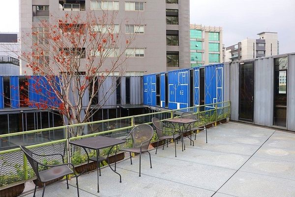 阿達阿永咖啡廳:【台北食記】ERC Cafe阿達阿永咖啡廳~女孩兒們別錯過.貨櫃屋玻璃餐廳/文青潮流兼具很適合拍MV或外拍場景