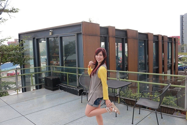 阿達阿永咖啡廳:【台北食記】ERC Cafe阿達阿永咖啡廳~女孩兒們別錯過.貨櫃屋玻璃餐廳/文青潮流兼具很適合拍MV或外拍場景