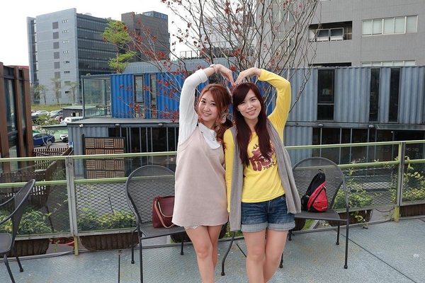 阿達阿永咖啡廳:【台北食記】ERC Cafe阿達阿永咖啡廳~女孩兒們別錯過.貨櫃屋玻璃餐廳/文青潮流兼具很適合拍MV或外拍場景