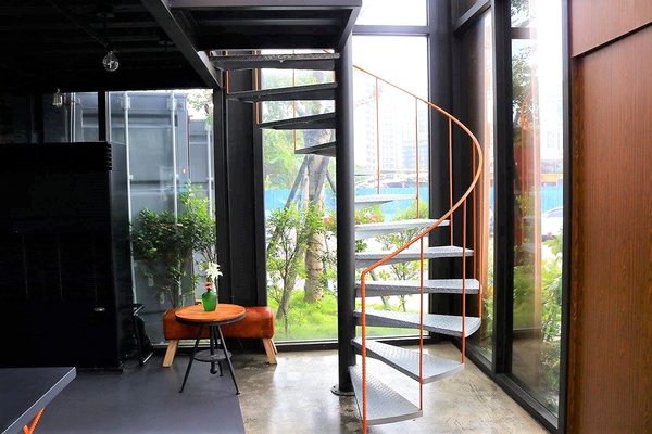 阿達阿永咖啡廳:【台北食記】ERC Cafe阿達阿永咖啡廳~女孩兒們別錯過.貨櫃屋玻璃餐廳/文青潮流兼具很適合拍MV或外拍場景