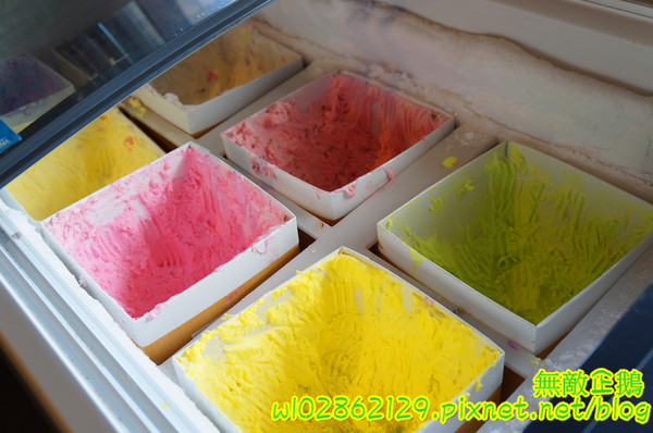 XM麻辣鍋(湖美旗艦店)：【台南-中西區】吃到飽x活跳跳海鮮...跟著無敵企鵝一起吃‧到‧爽~《XM麻辣鍋》