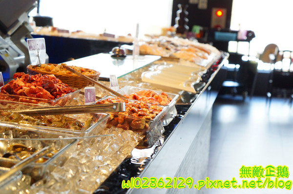 XM麻辣鍋(湖美旗艦店)：【台南-中西區】吃到飽x活跳跳海鮮...跟著無敵企鵝一起吃‧到‧爽~《XM麻辣鍋》