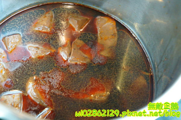 XM麻辣鍋(湖美旗艦店)：【台南-中西區】吃到飽x活跳跳海鮮...跟著無敵企鵝一起吃‧到‧爽~《XM麻辣鍋》