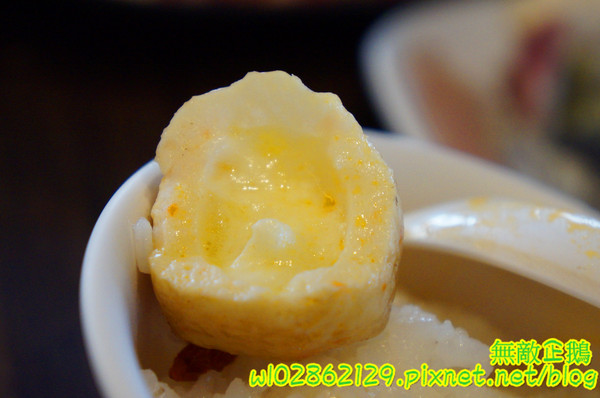 XM麻辣鍋(湖美旗艦店)：【台南-中西區】吃到飽x活跳跳海鮮...跟著無敵企鵝一起吃‧到‧爽~《XM麻辣鍋》