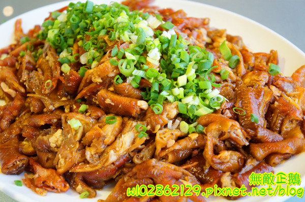 XM麻辣鍋(湖美旗艦店)：【台南-中西區】吃到飽x活跳跳海鮮...跟著無敵企鵝一起吃‧到‧爽~《XM麻辣鍋》