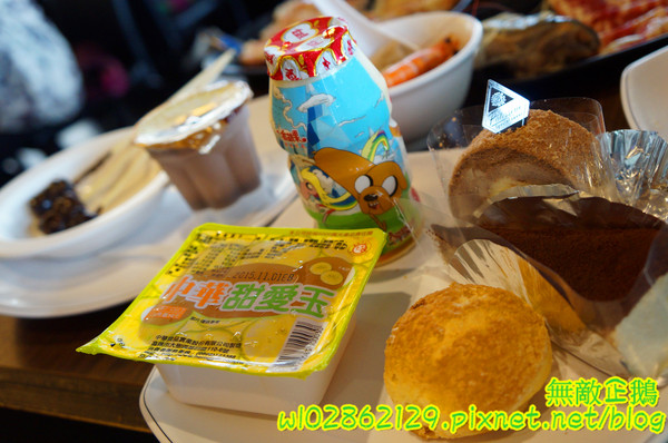 XM麻辣鍋(湖美旗艦店)：【台南-中西區】吃到飽x活跳跳海鮮...跟著無敵企鵝一起吃‧到‧爽~《XM麻辣鍋》