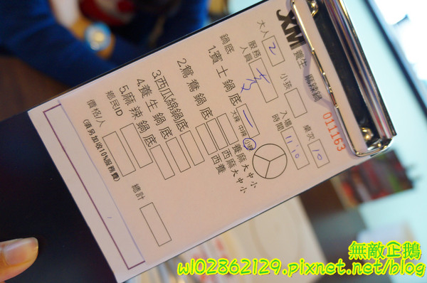 XM麻辣鍋(湖美旗艦店)：【台南-中西區】吃到飽x活跳跳海鮮...跟著無敵企鵝一起吃‧到‧爽~《XM麻辣鍋》